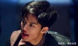 18岁公布恋情，22岁结婚婚戒不离手，简直就是漫画走出的男主