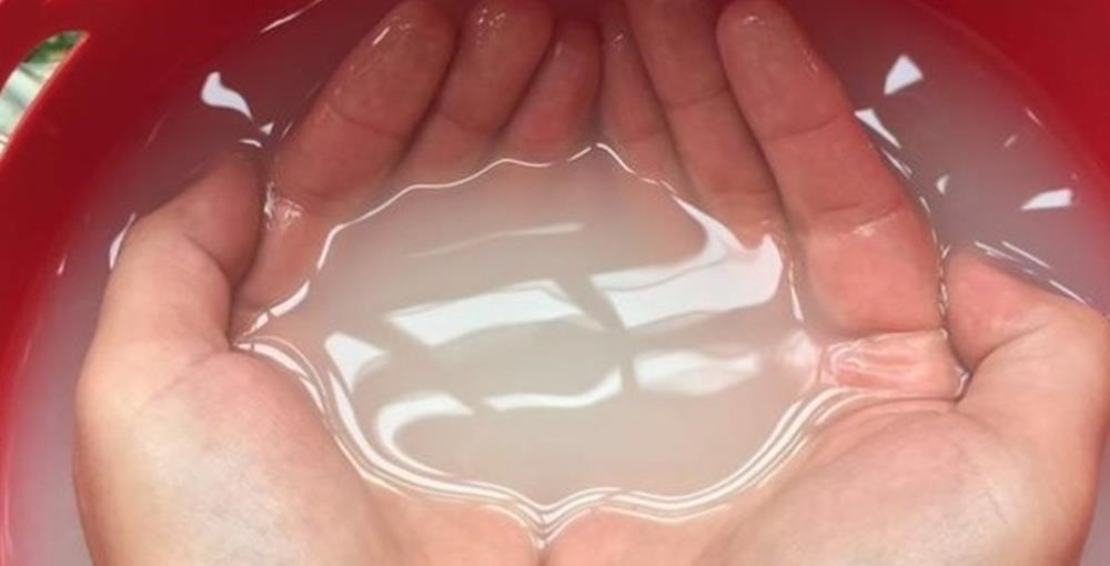 淘米水别再倒掉了，教你5个小窍门，一年省下几百块，太实用了