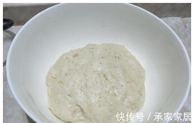 小葱|懒人早餐饼火了,面团一和,加把葱花,外酥里嫩,比吃油条香