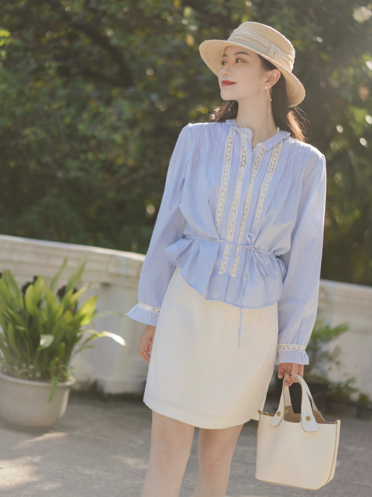 短袖|今夏怎么穿搭才时髦?短袖T恤搭配牛仔裤简约高级,秒变气质女神