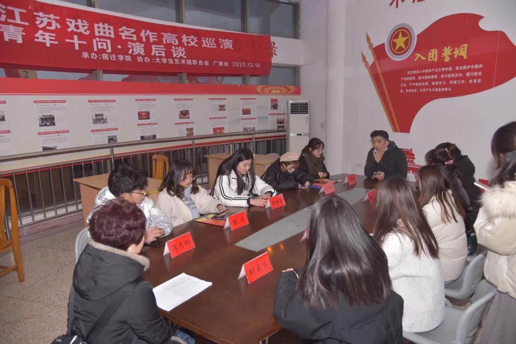  小城|“十字路口”怎么走？淮剧《小城》向学子犀利“发问”