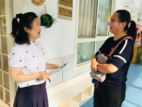 庆祝|孩子带回第一张奖状,宝妈正在庆祝,看清字后反而变得“闹心”