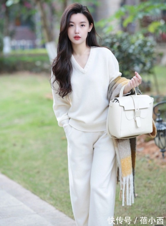 卷发 早春建议多穿“毛衣”,搭配阔腿裤的技巧+思路在这里,显瘦显高