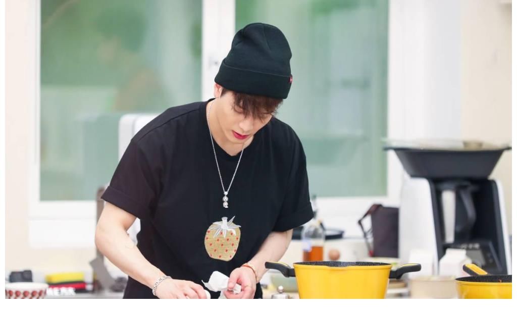 档综艺节目|新一季《拜托了冰箱》改版，收视率不佳，王嘉尔何炅也扛不起来？