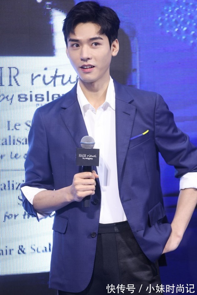 西装|龚俊真拥有一张好皮囊,穿西装侧颜太迷人,身材又瘦又高让人心动