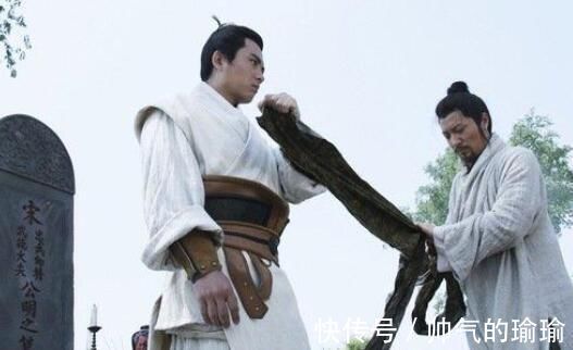 梁山$水浒传中最奸诈的好汉,为了利益敢插晁盖宋江两刀,排名却奇高!