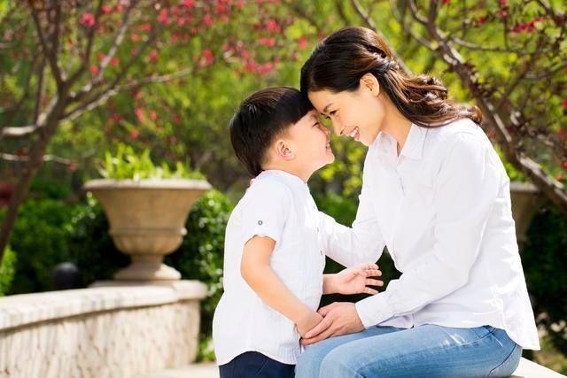 文科|没事翻开孩子的书包,里面的东西让父母哭笑不得,你能忍到第几张