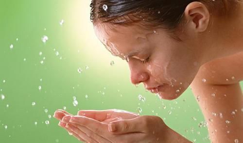 皮肤|女人敷完面膜后洗还是不洗?很多人都做错了,难怪皮肤总不好