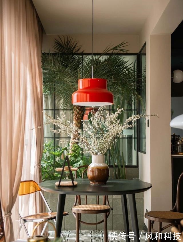 挂画|90后小姑娘的独居公寓,阳台打造成森林,一个人住也舒服