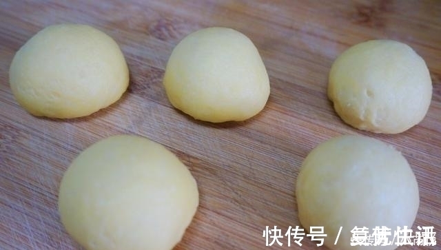 面粉别再蒸馒头了, 和面不放一滴水, 比馒头好吃百倍