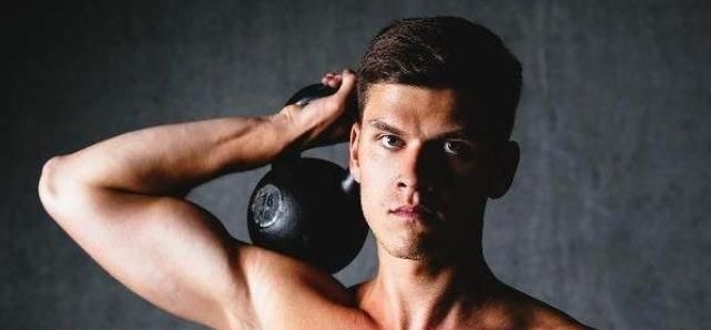 手臂|男人45岁之后,还能做到4个动作就偷着乐吧,说明身体素质还不错