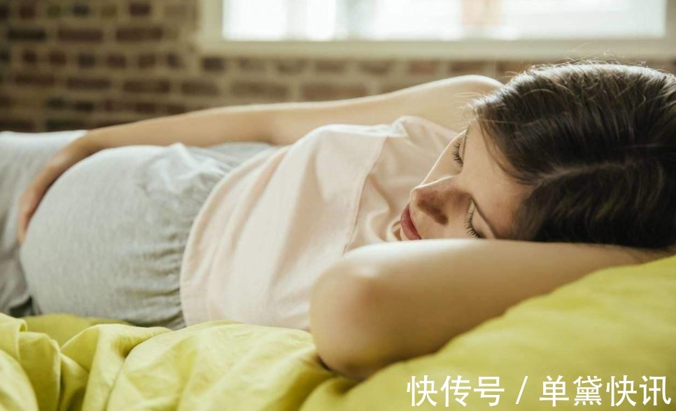 睡姿|孕期坚持左侧卧睡觉,生下宝宝却脚部畸形,孕妈该如何正确左卧