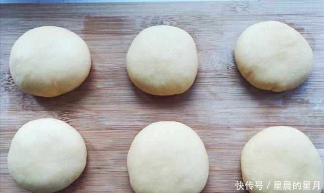 他很软香甜但不油腻,他富含鸡蛋的味道,几天内不会很难