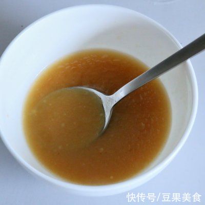 青瓜花炒瘦肉|#我为奥运出食力# 青瓜花炒瘦肉，脆嫩爽口，炒一盘不够吃