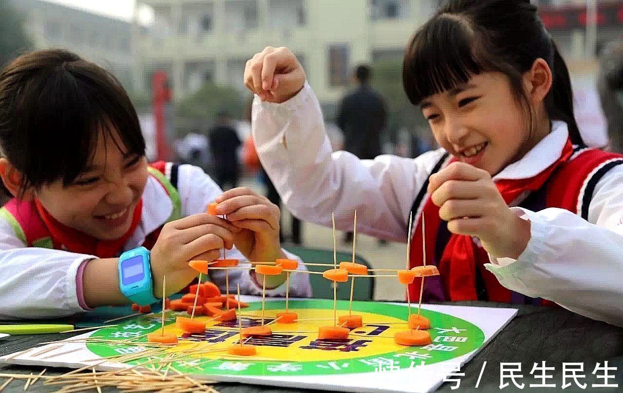 孩子|研究表明右脑发达的孩子更聪明,娃有这3种表现,父母偷着乐吧