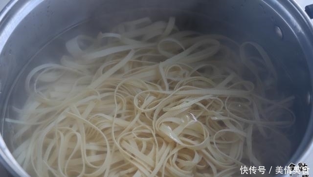 补钙|教你一道爽口菜,简单易做,好吃补钙吃不腻