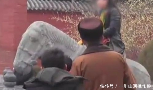 景区游客火爆,千年石马落泪