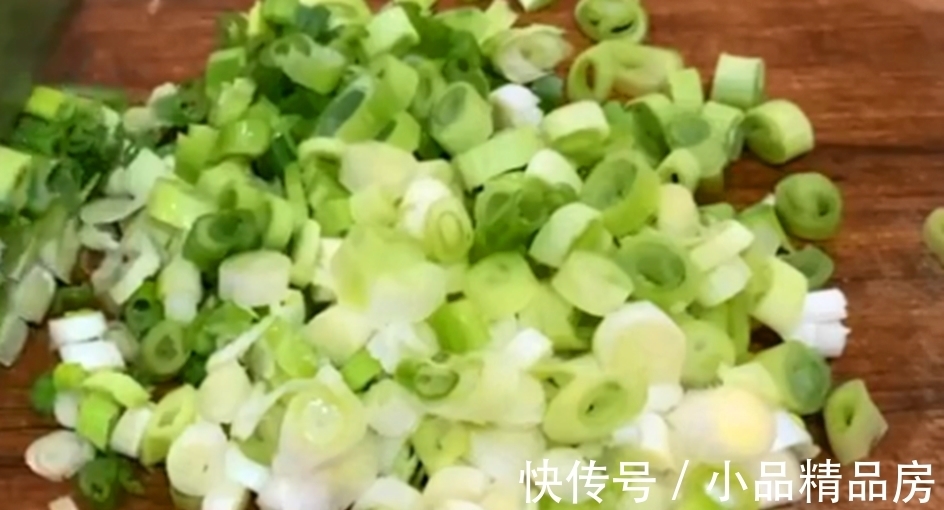 茄子莲藕|秋天吃茄子莲藕不如吃此菜,维C是苹果7倍,鲜嫩营养,蒸着吃最香