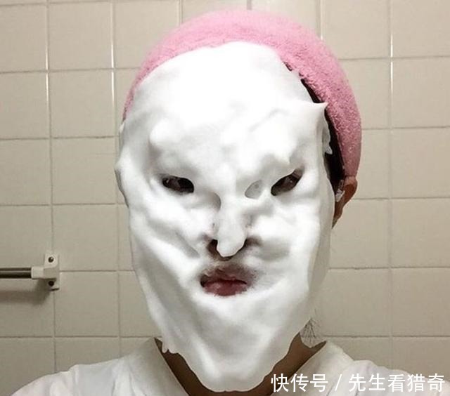 泰国|连泰国COS小哥都要写个服字,日本大神用洗面乳模仿各路名人