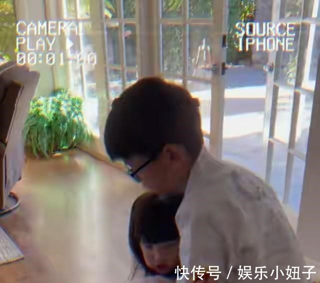 何洁|何洁晒照为儿子庆生,别墅豪宅曝光,前夫赫子铭连续三年送祝福!