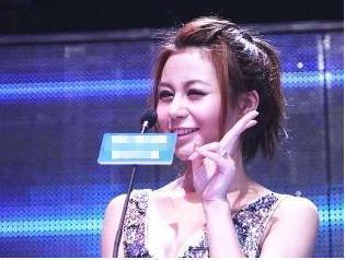 “寧坐寶馬哭不坐單車笑”的拜金女馬諾,10年后嫁入豪門了嗎?