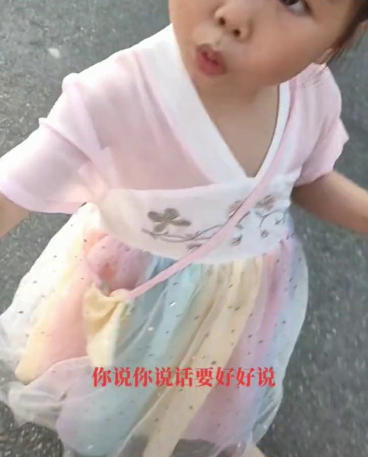 妈妈|萌娃一本正经教育妈妈“不要动手打爸爸”,网友:小棉袄密不透风