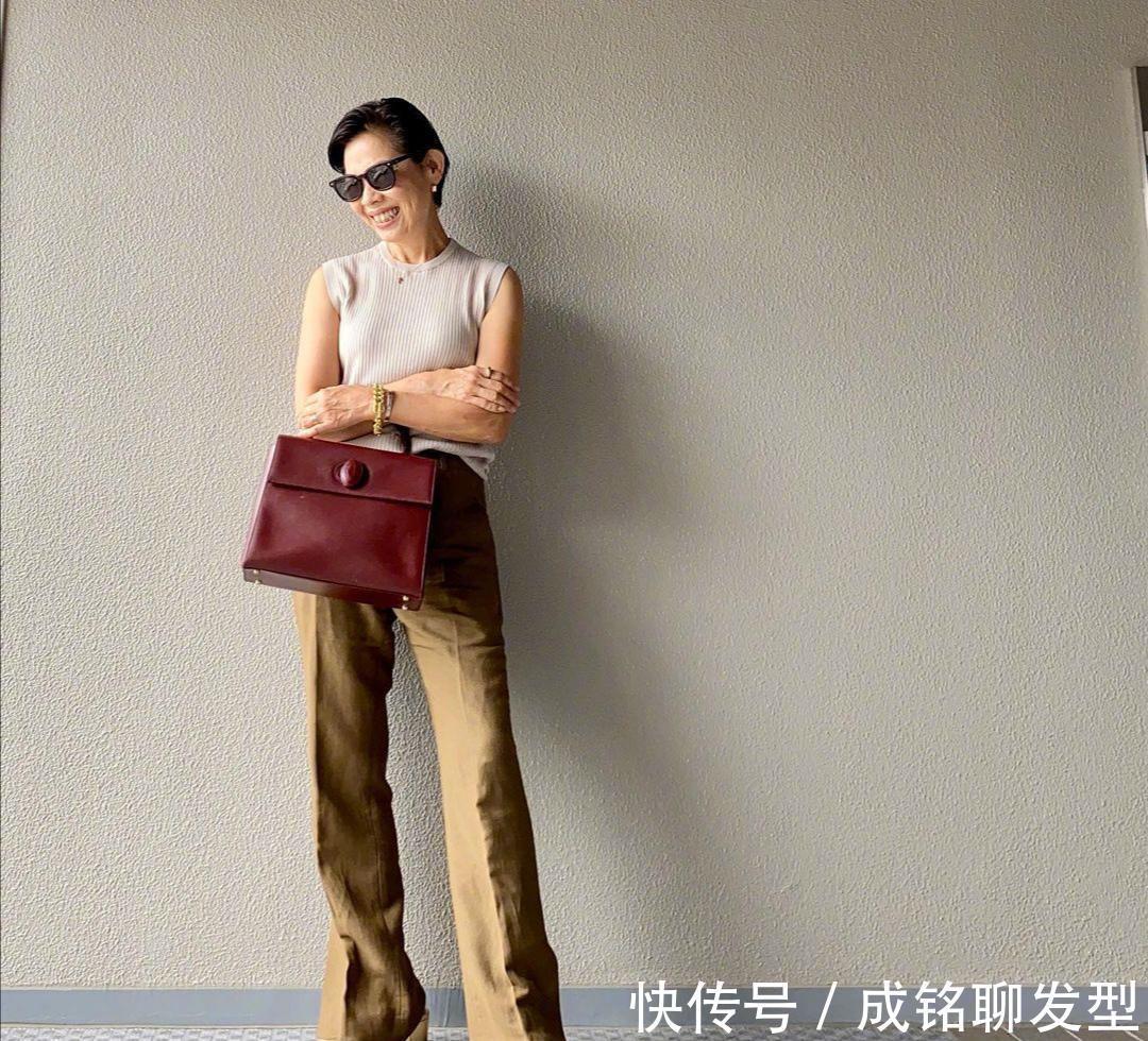 牛仔|奔六也要穿出时尚感，这位博主的搭配减龄又洋气，美得猜不出年龄