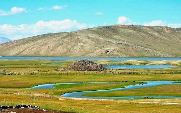 人说他|成吉思汗埋葬何处?专家发现一座人工改造大山,疑是成吉思汗陵墓