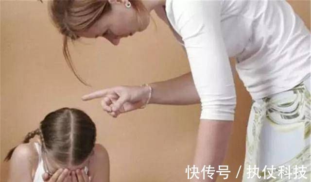 亲妈|孩子自卑竟是亲妈造成的,这几种行为是在毁孩子,你中招了吗