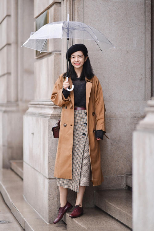 又被三木的早春穿搭圈粉了，“风衣＋裙子”优雅又洋气，值得参考