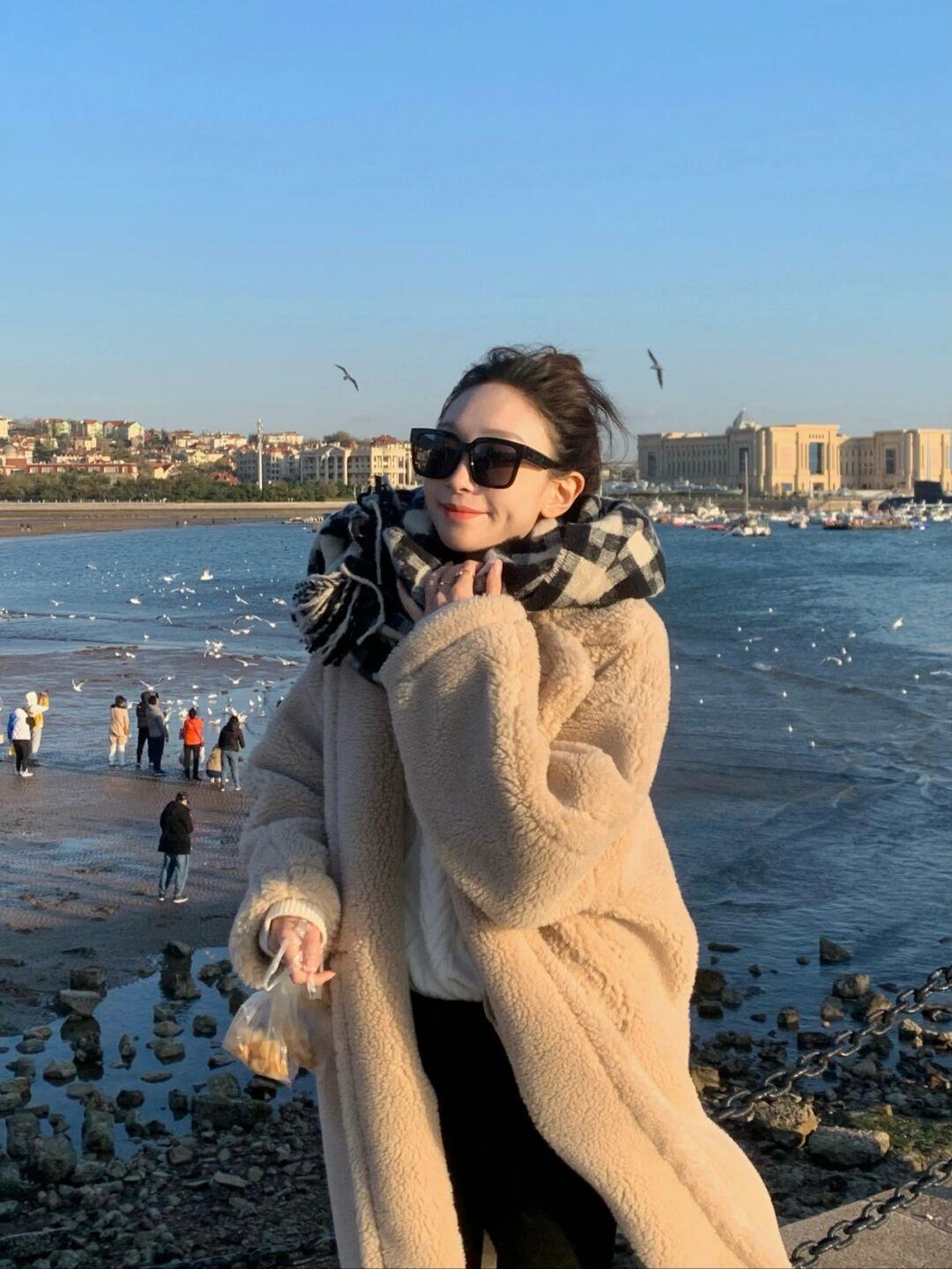 羊羔绒外套 软糯舒适的衣服又该安排起来了,这3款羊羔绒外套,冬天的味道