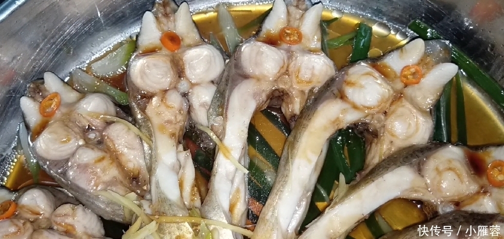 美味|爱吃鱼的收藏喽,学会鱼肉一个特色做法,简单美味,出锅太漂亮了