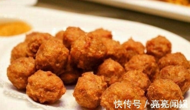 炸丸子时,万万不要再加淀粉了换成它,丸子外酥里嫩,还不油腻