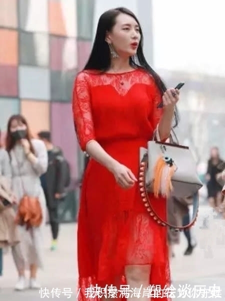 美女|街拍,红色连衣裙的时尚美女,很好的展现优雅的气质与搭配