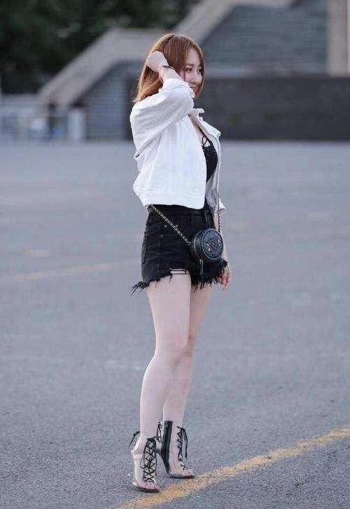 微胖美女该如何选择适合的打底衣呢？川妹子说出了自己的看法