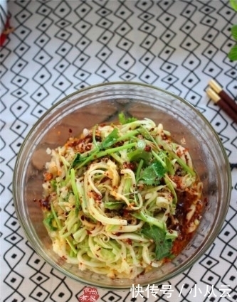 夏日|夏日炎炎,教您做一款爽口凉拌菜,香辣开胃又解腻,特别简单