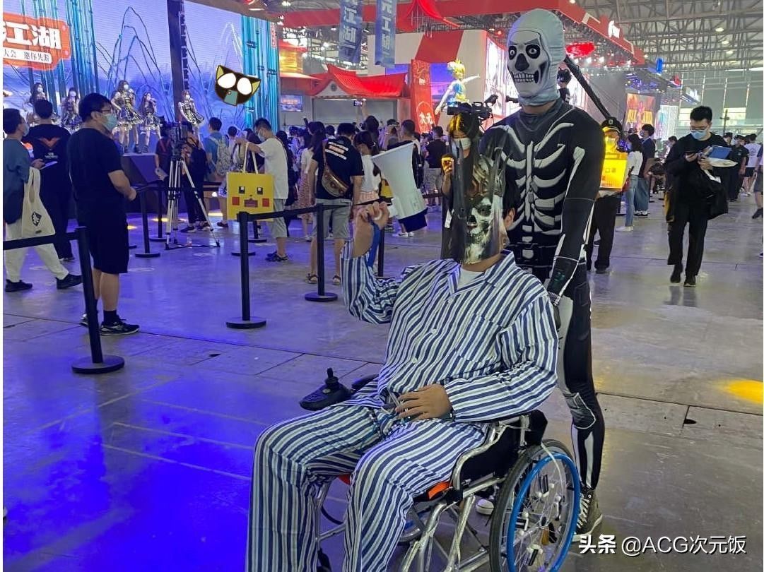 cos|懷孕7月也要逛CJ!準媽媽還COS了洛天依,二次元從胎教開始?