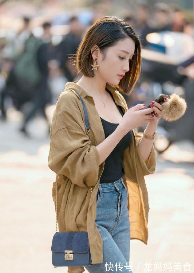 中性风 咖啡色的中性风设计穿起来格外有风度，营造出一种优雅时尚的气息