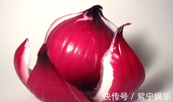 洋葱|洋葱是“血管清道夫”，常吃身体有3个好处，但有一个禁忌需留意