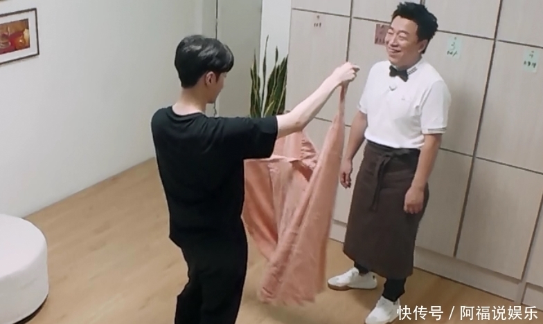 框录|张艺兴黄渤同框录节目,吃红烧肉特意连线孙红雷,尽显塑料兄弟情