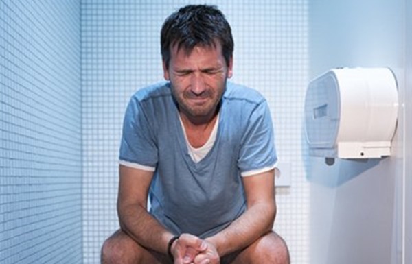 肠胃疾病|便秘的人会更容易患癌医生教你2招,排便更顺畅,健康又长寿