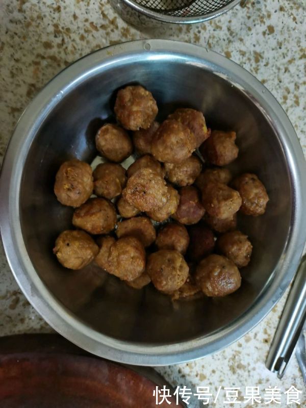超下饭的红烧肉丸子，一学就会