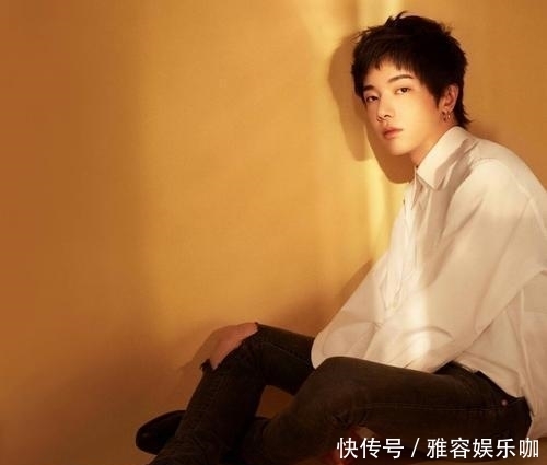 华晨宇 华晨宇前经纪人,深夜点赞华晨宇长文,网友:还有什么隐情