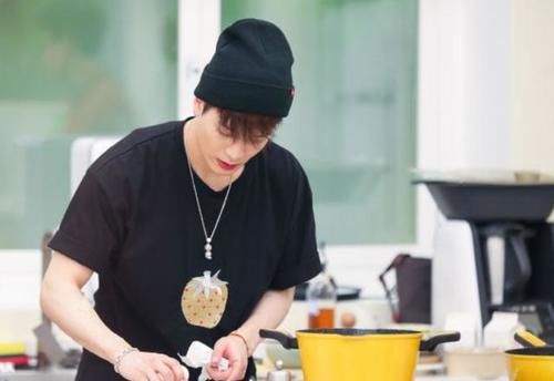 拜托了冰箱|《拜冰7》豆瓣仅3.2分，王嘉尔在节目里被当马骑，节目策划问题大