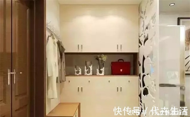 阳台上|家门口不要放独立鞋柜了,听老师傅分析原因,回家就想拆了重装