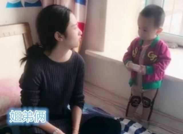 姐弟|二胎家庭的姐姐喜欢“打弟弟”,原因可气又可笑,希望弟弟快长大