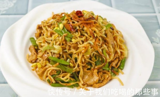 面条|馆子吃不到的河南干炒面条，不粘连不糊底，焦香有嚼劲，教你做法