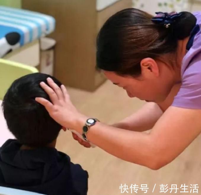 家长|儿子高烧医院排队445号,医生只忙着打私人电话,家长情绪崩溃