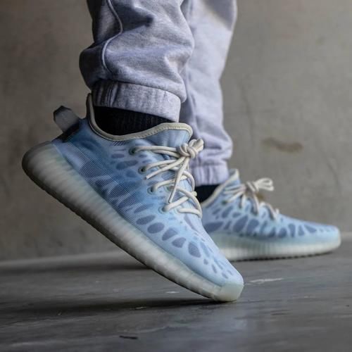 “全透冰蓝”Yeezy 350 上脚丑哭了！传闻将提前发售！