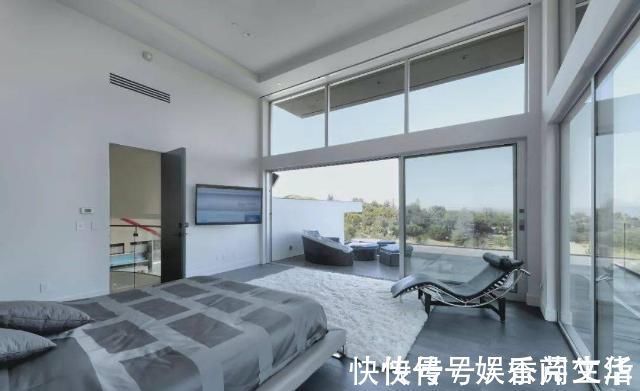 升降板|为了给老公圆梦，她砸7000万耗时三年把家改成“宇宙飞船”，网友这妻子从哪找的